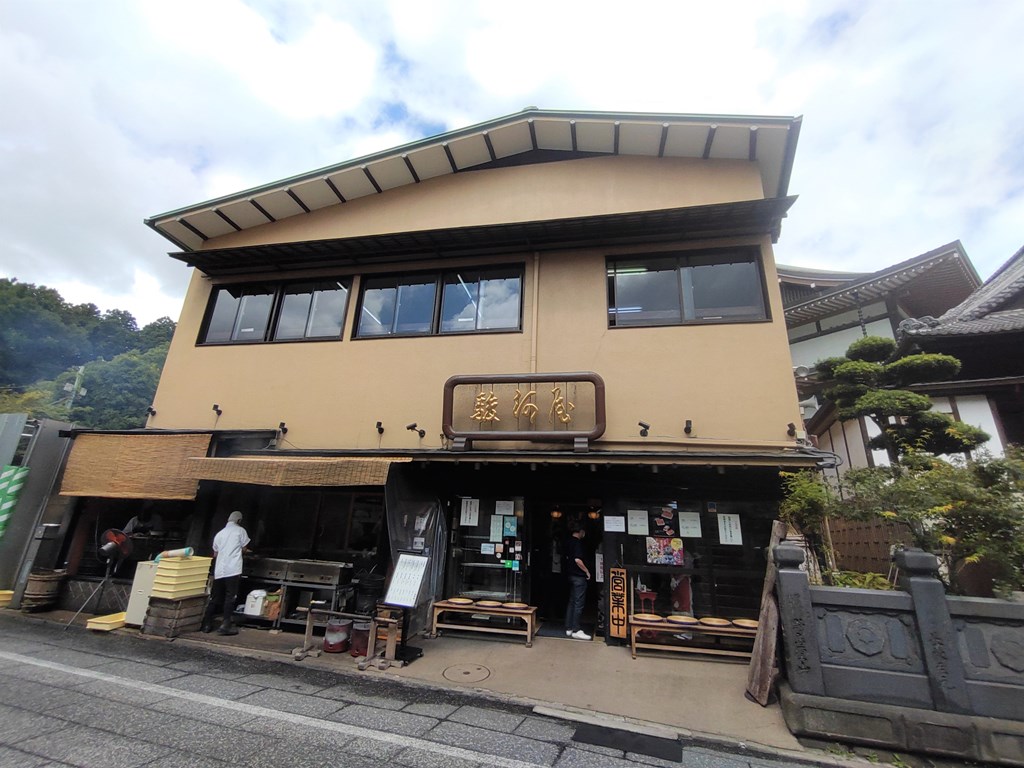 【駿河屋】成田の名店で幻の共水うなぎを食べる